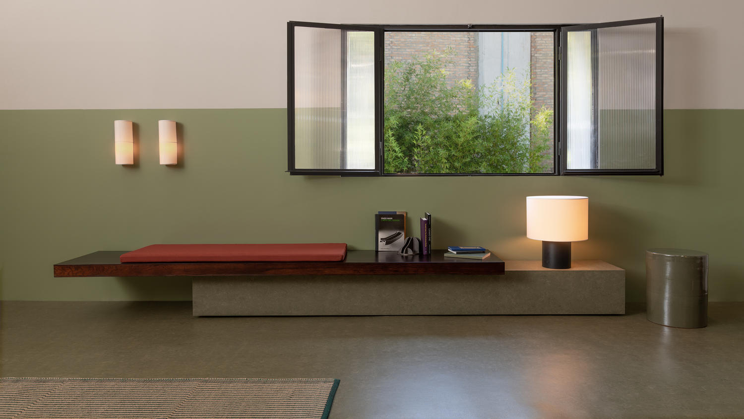 Kaasaegne elutuba minimalistliku interjööriga.