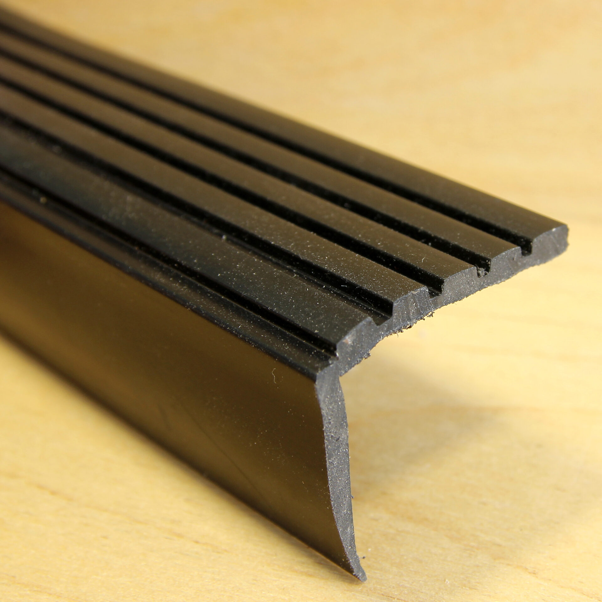 NURGALIIST plastik AK31 must 470 (22x31 mm 2,5 m)