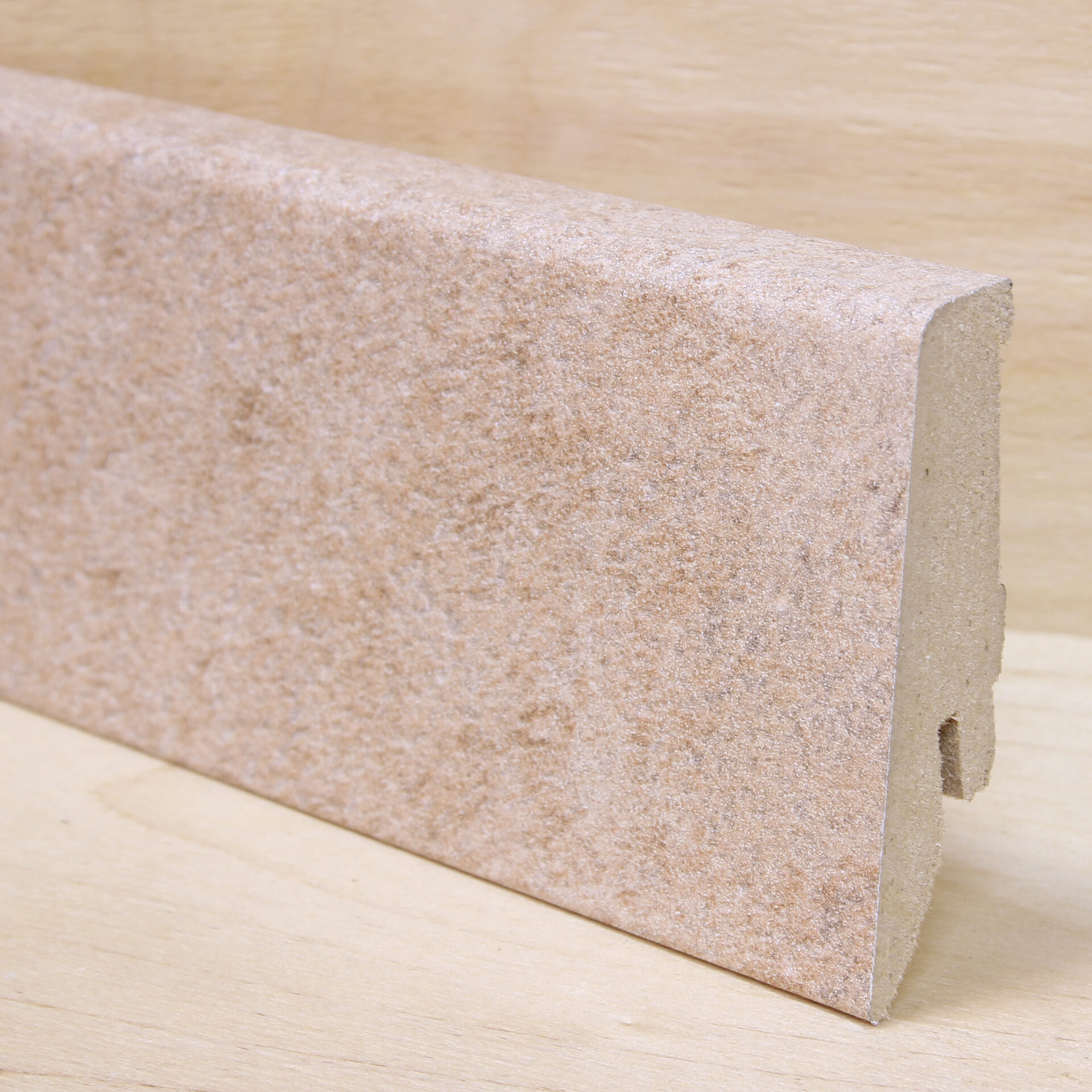 Puit imitatsiooniga pruun MDF põrandaliistupaneel