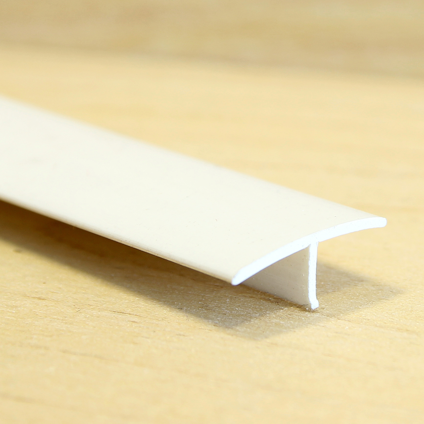 VAHELIIST plastik T18 valge 410 (6x18 mm 2,7 m)