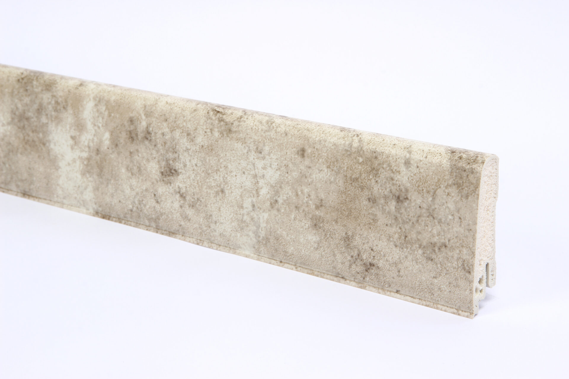 Pruun põrandaliist minimalismi ja stiili jaoks.