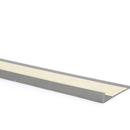 Põrandaliist põranda ja seina ühendamiseks