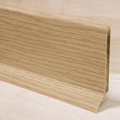 Puidust põrandaliistu detailne külgvaade