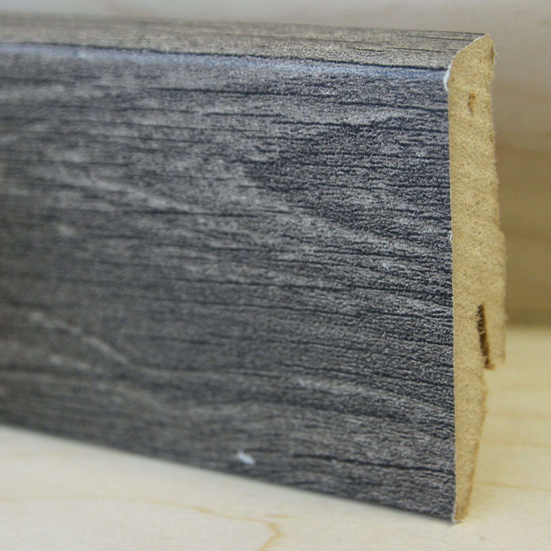 Hallide puitliist halli puidumustriga lähivaade