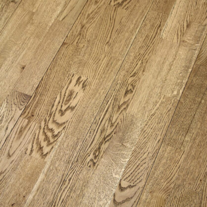 Loodusliku puidu tekstuuriga parkettpõrand Estonias