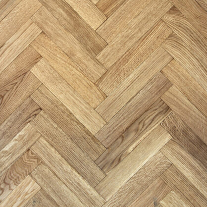 Puidust kalasabaparkett loodusliku viimistlusega muster