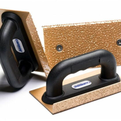 Betooni hõõrduv tööriist plastikust käepidemetega