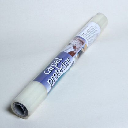 Vaipakaitse rullis valgel taustal toas kate