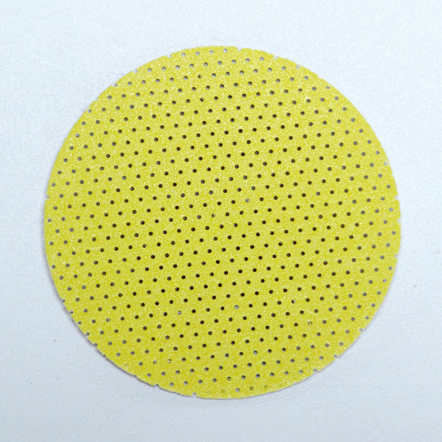 Kollane ringikujuline liivapaber augud peal