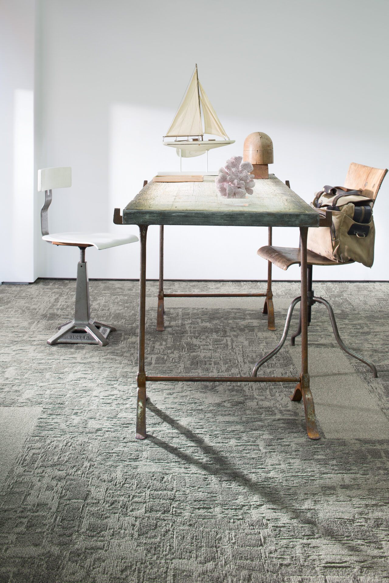 Stiilne ja moodne kontoritöölaua seadistus