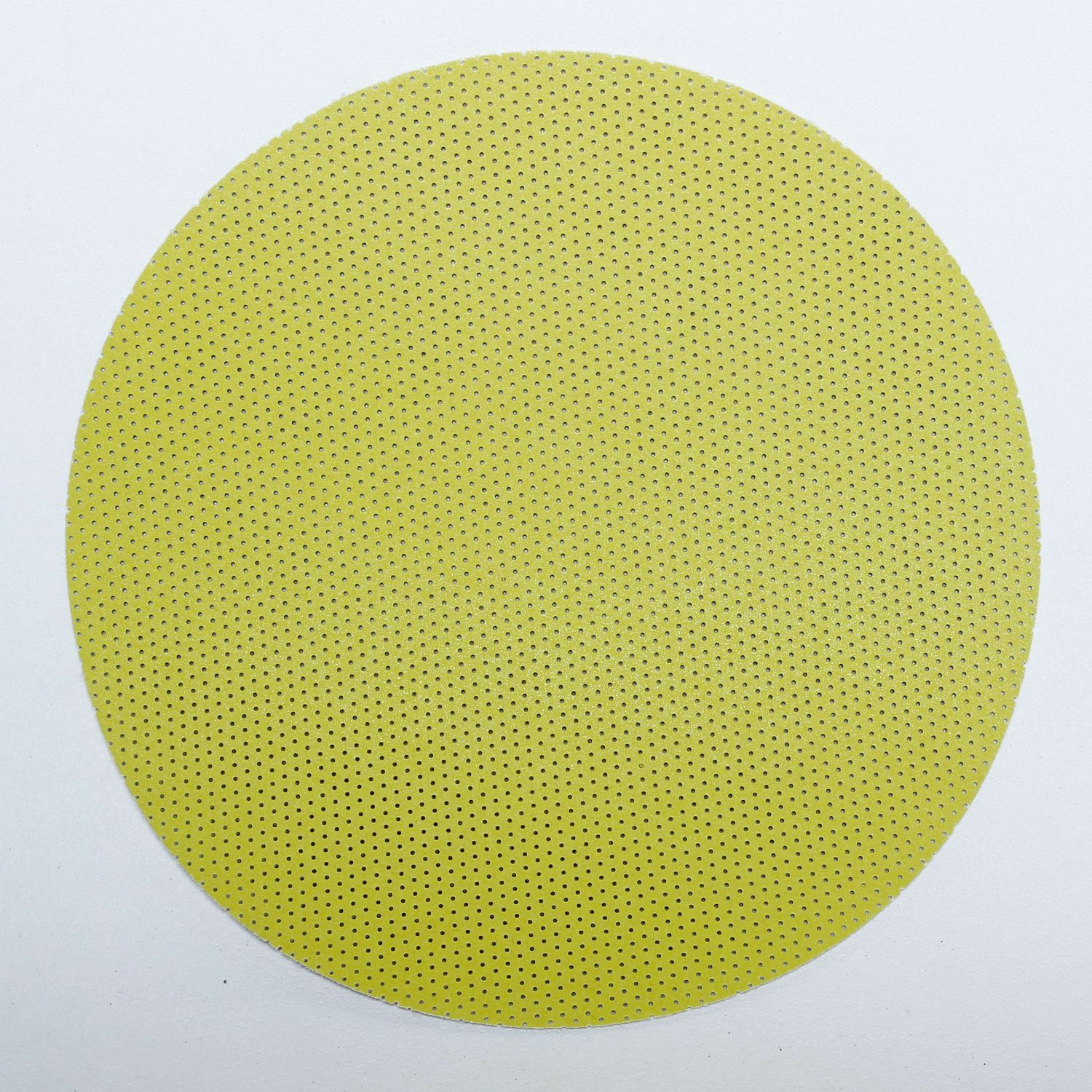 Kollane mikrokiipiketas valgel taustal ümar kuju