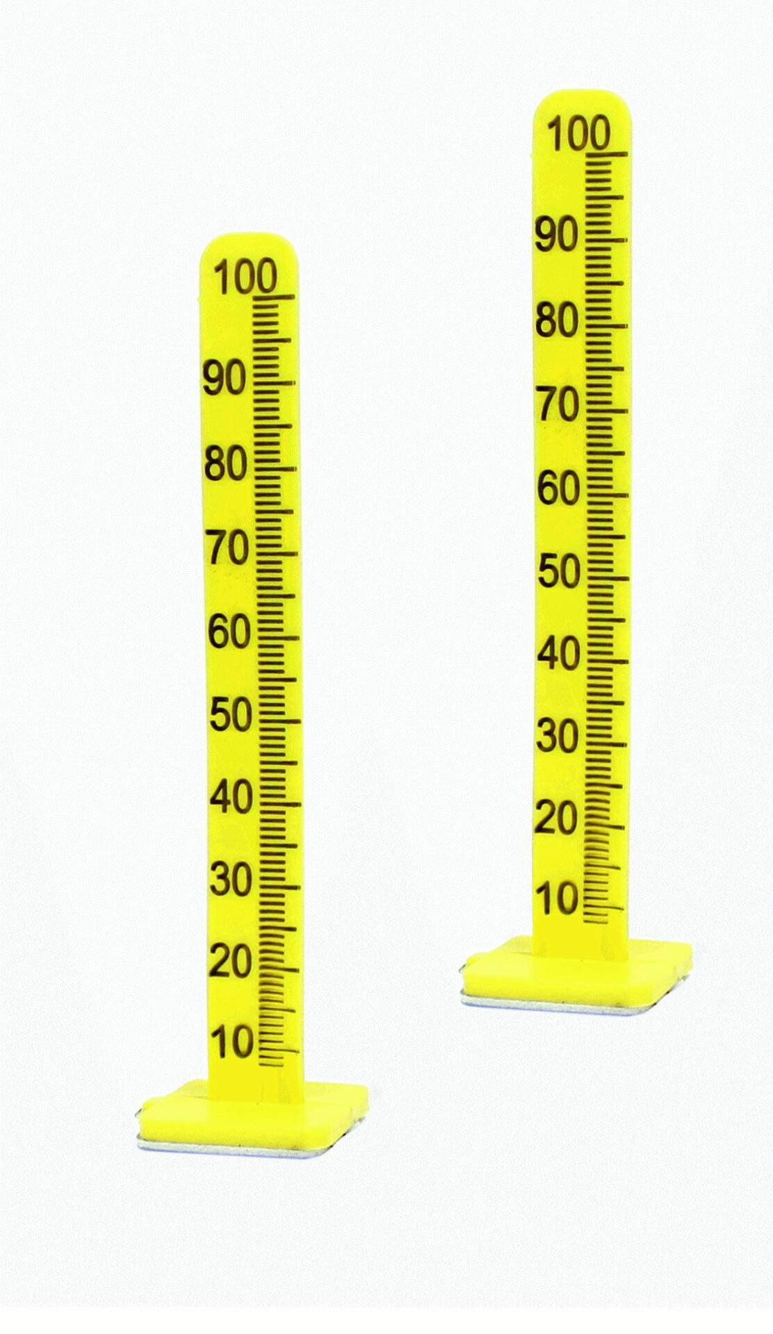 Kollane mõõdikuvarras kraadidega valgel taustal