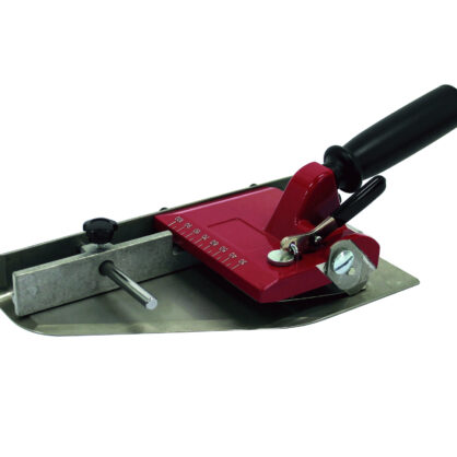 Punane tööriist sileda betooni viimistlemiseks.