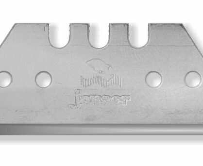 Hõbedane terava servaga metallist tera lähivaade.