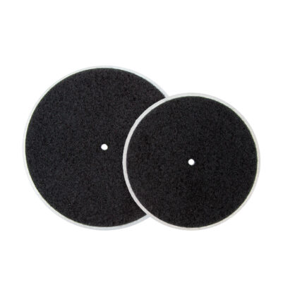 Musta poleerimispadjad kahe erineva suurusega.