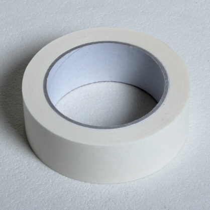 Valge teibirull mittepoorsel taustal lihtsasti kasutatav