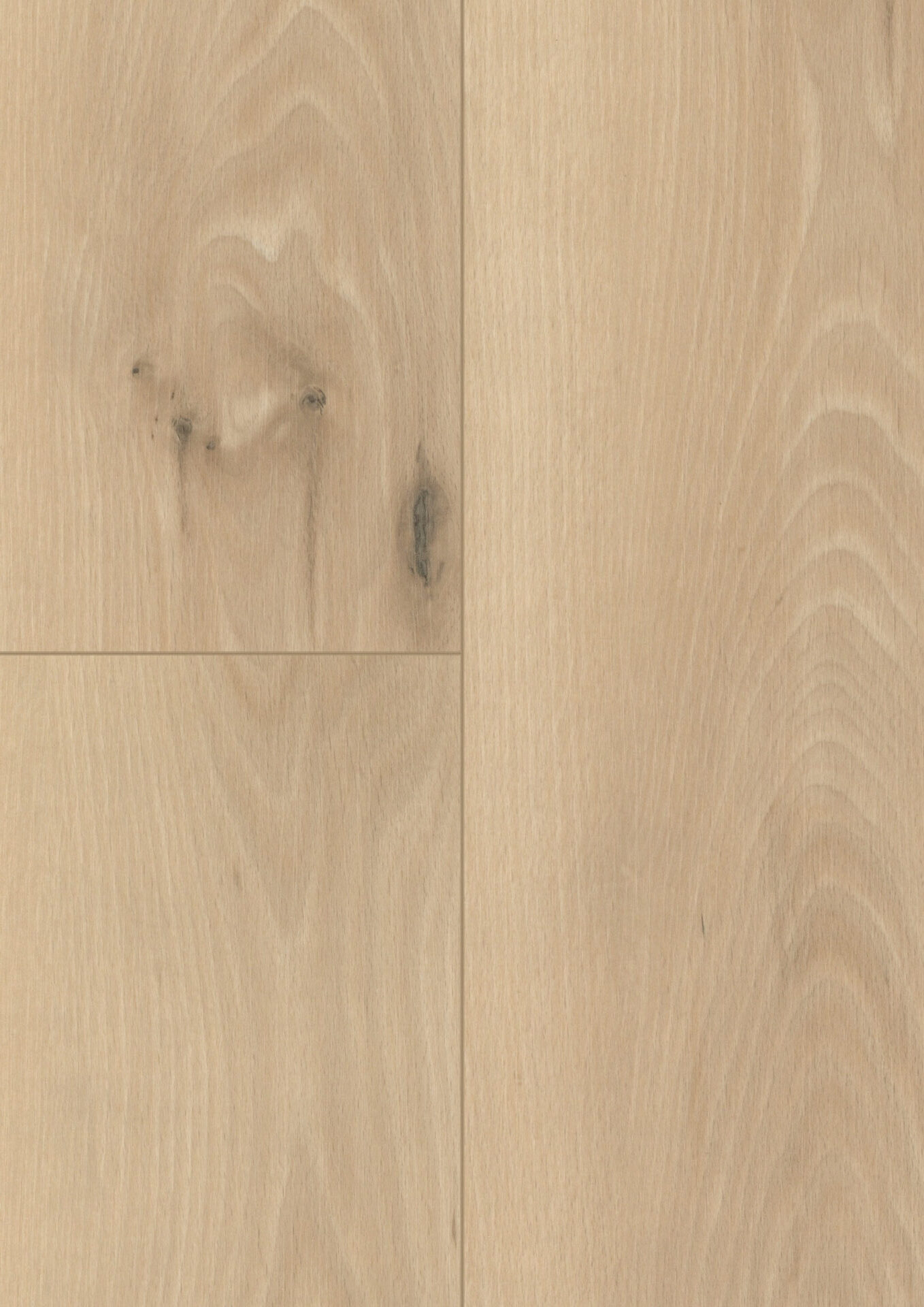 Hele puitpõrand elegantse õrna mustriga Eestis.