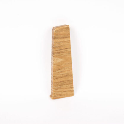 Puidust ese valgel taustal kõrge resolutsiooniga