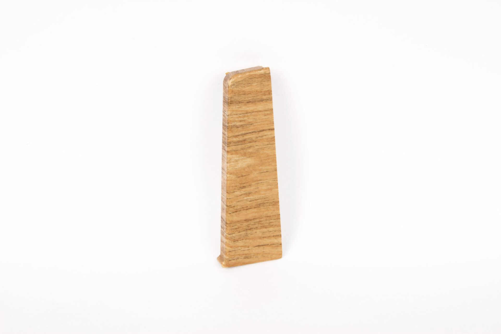 Puidust ese valgel taustal kõrge resolutsiooniga