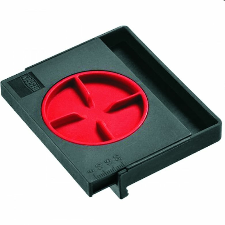 Punase ja musta värviline plasttoode.