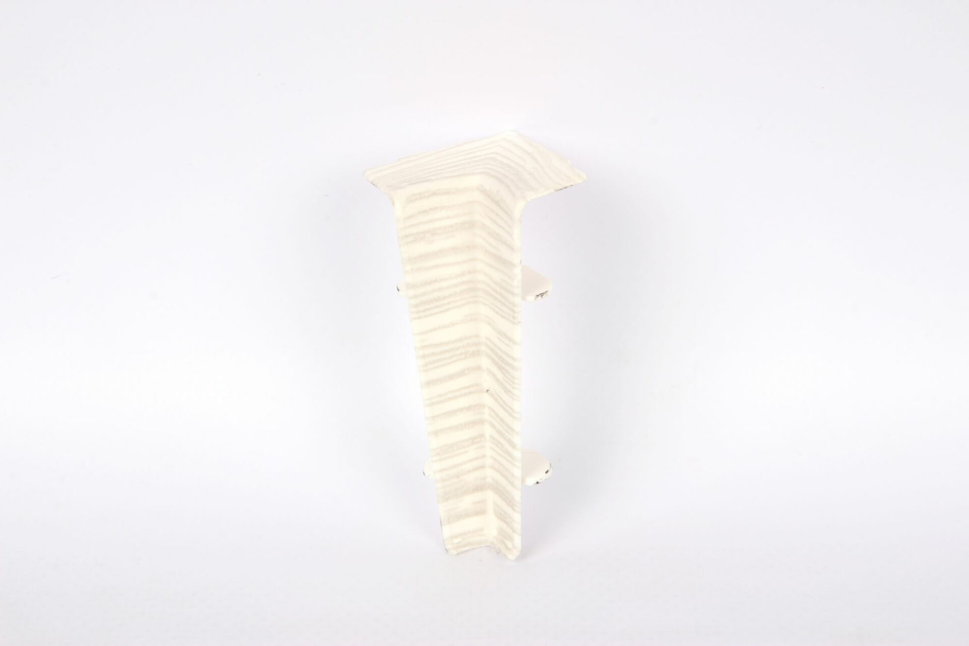 Valge dekoratiivne objekt valgel taustal pildil