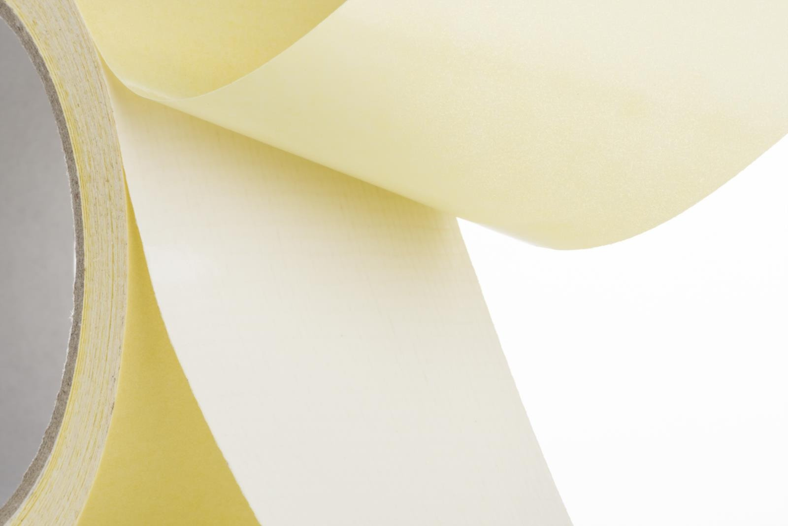 Rulli pehme kollase kleeplindi lähivõte