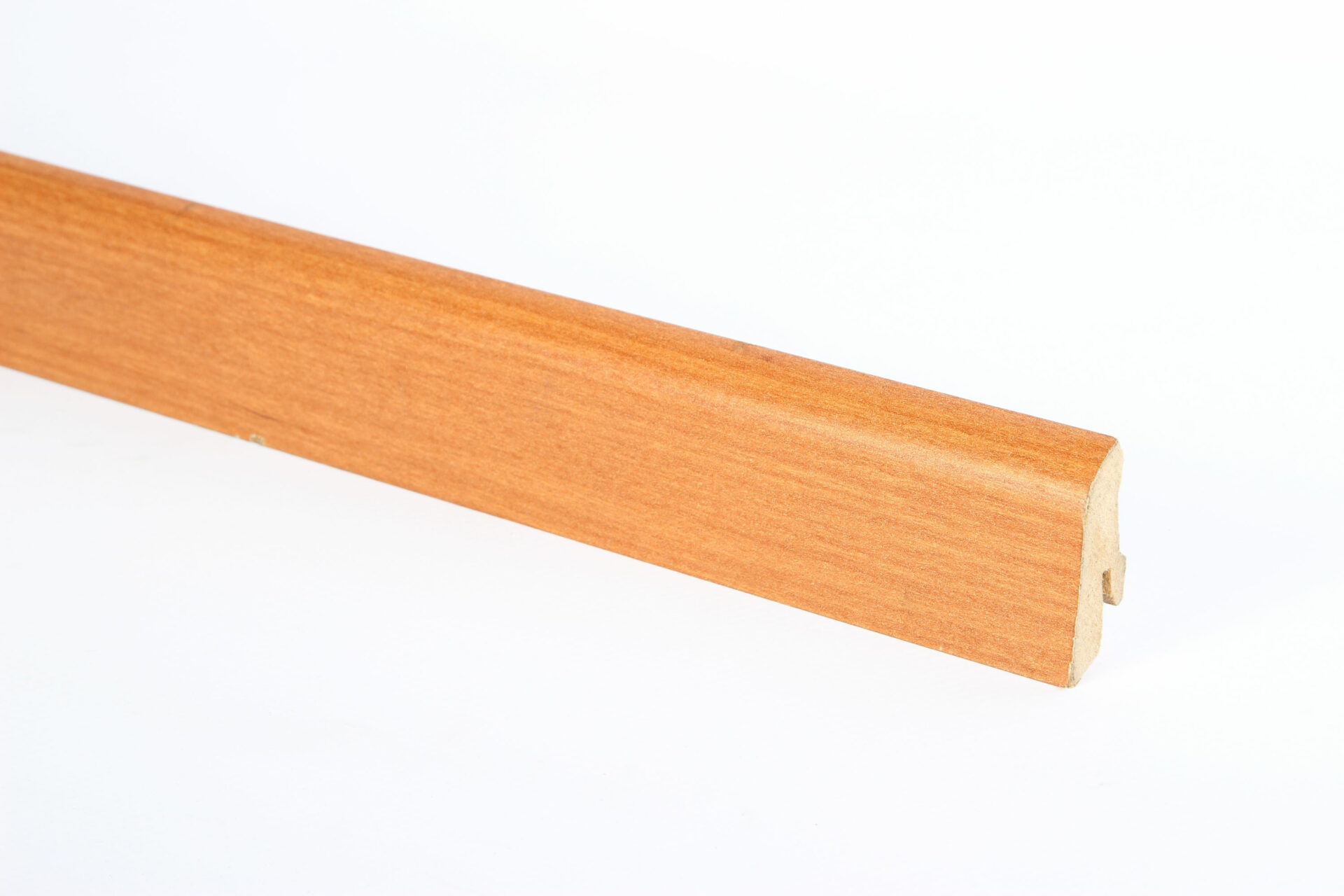 Puitliist puitpõrandate viimistlemiseks siseruumides kasutamiseks