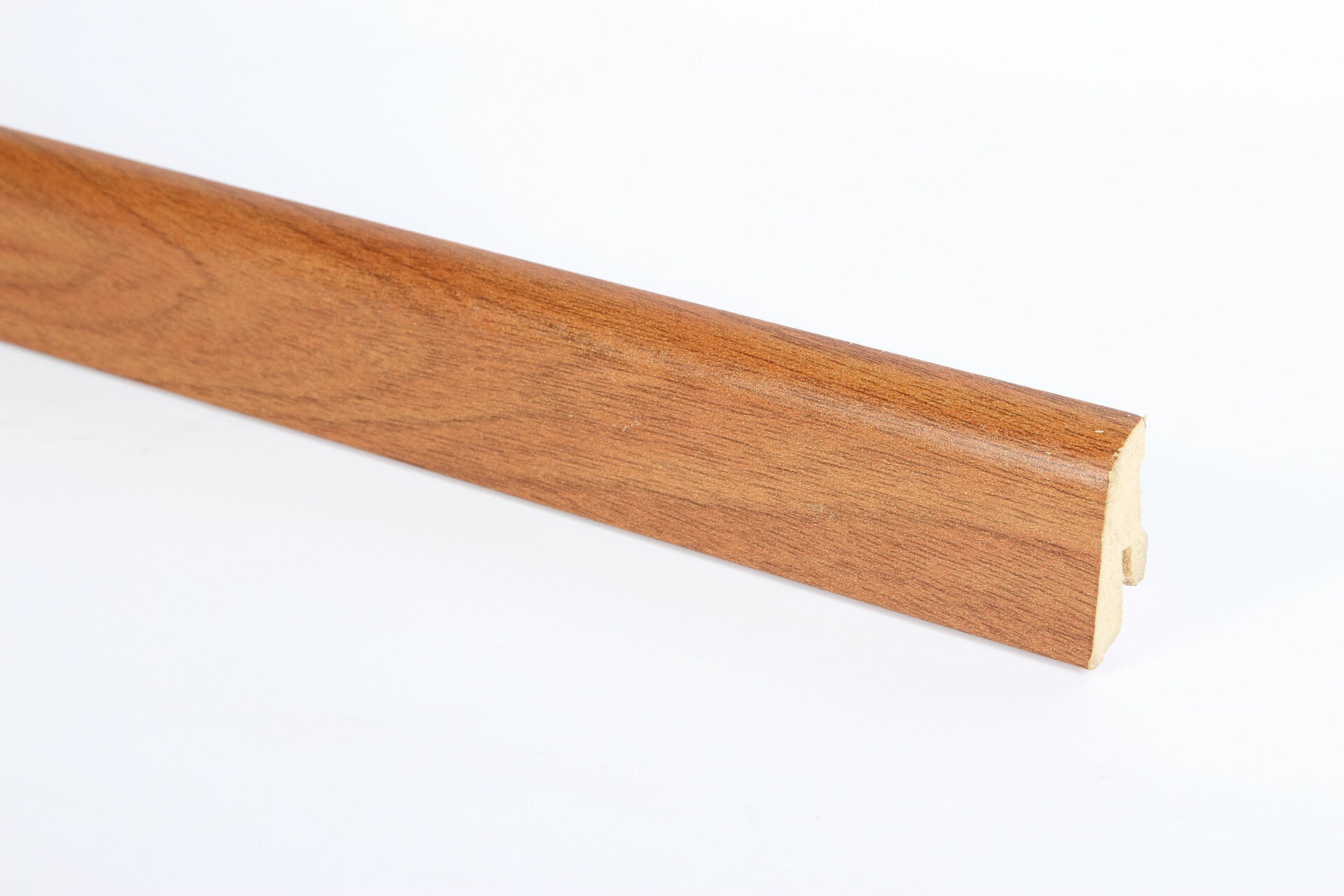 Puit põrandaliist elegantse viimistlusega helepruun