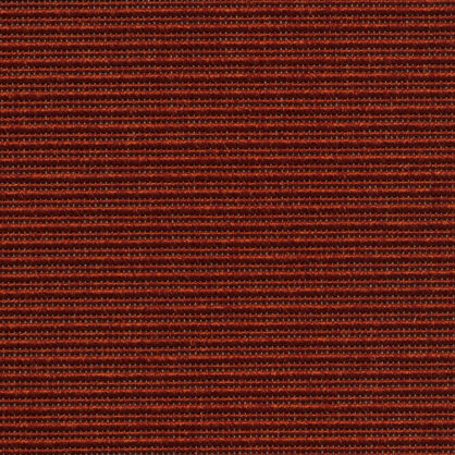 Tumepunane triibuline kangasmuster lähedalt vaadatuna