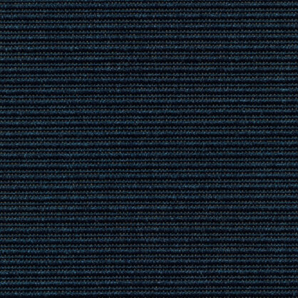 Tumesinise triibulise vaibatekstiili detailvaade ülesvõte.