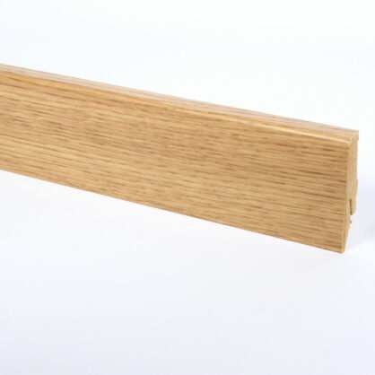 Puidust põrandaliist tammepuidust hele toon