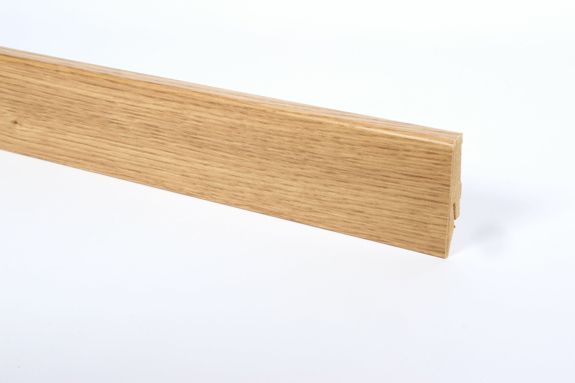 Puidust põrandaliist tammepuidust hele toon