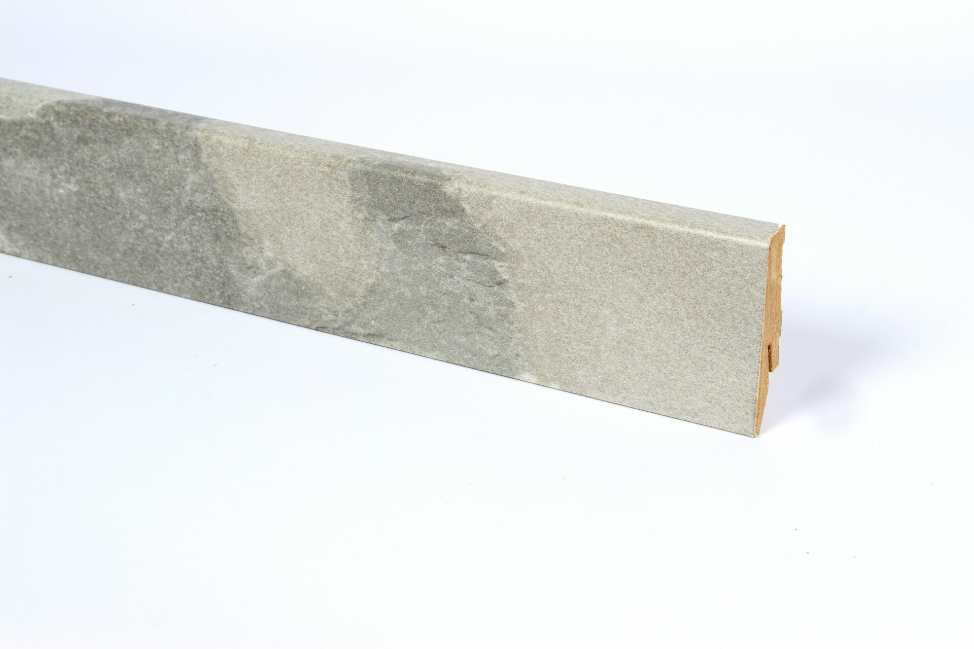 Hall graniitkivi sokkel interjööri viimistlemiseks ruumis