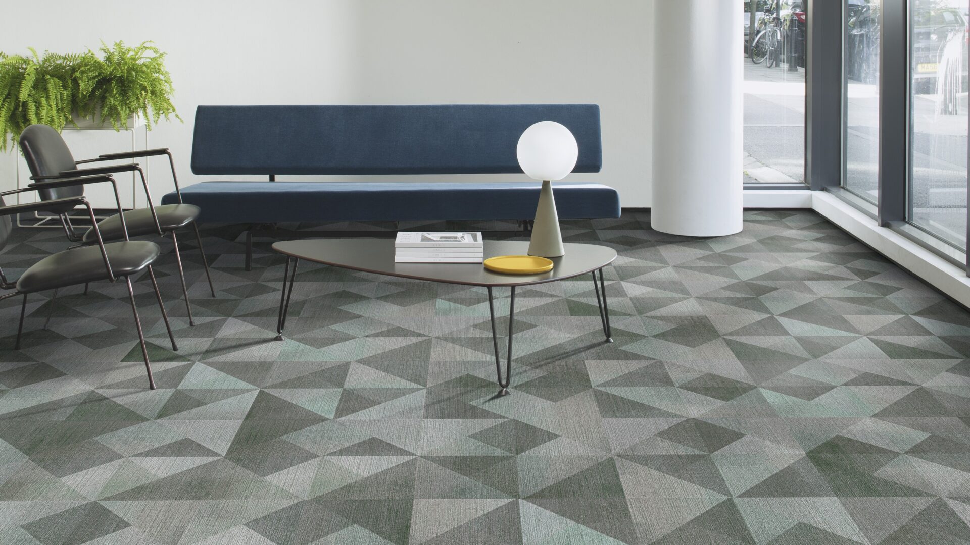 Kaasaegne elutuba stiilse mööbli ja vaibaga