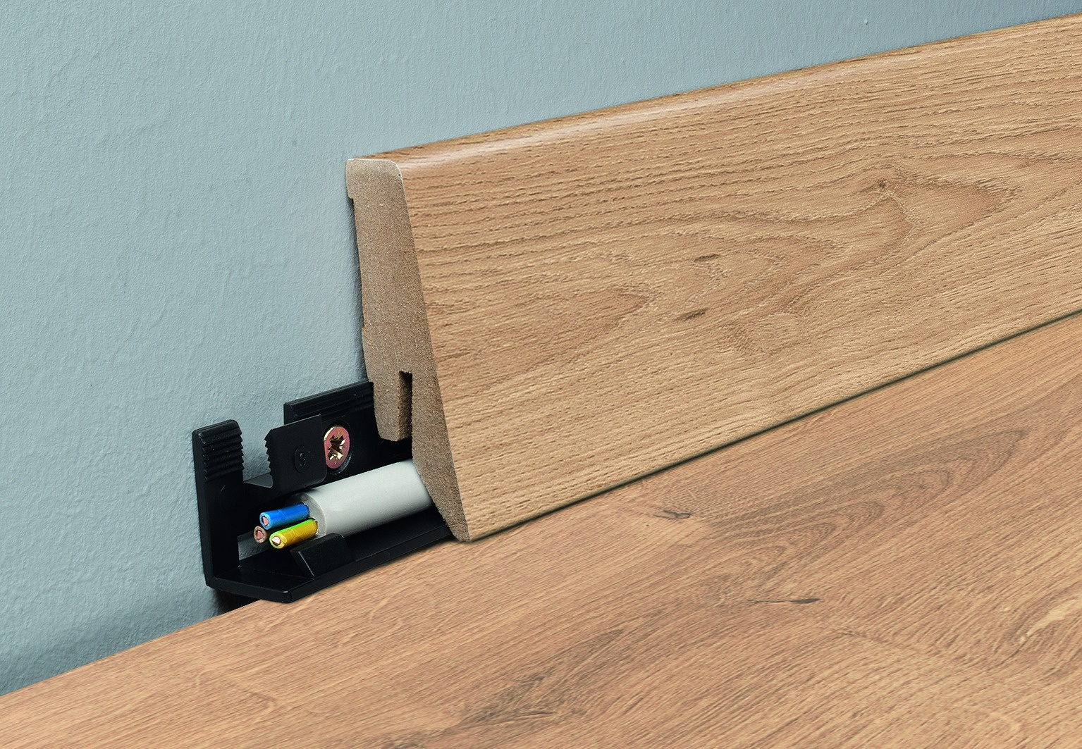 Puitliistuga seinakate kaablite peitmiseks kodus