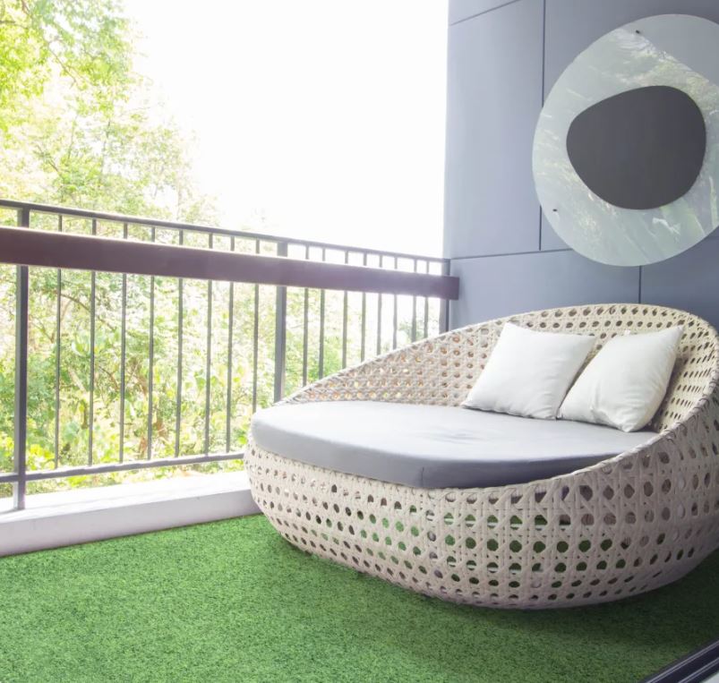 Rõdule paigaldatud mugav kaasaegne aiatool.