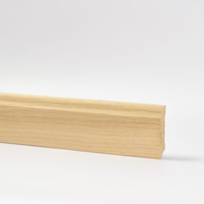 Naturaalne puidust liist hele taustal.