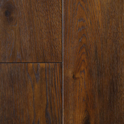 Pruun puitpõrand koos loomuliku tekstuuriga