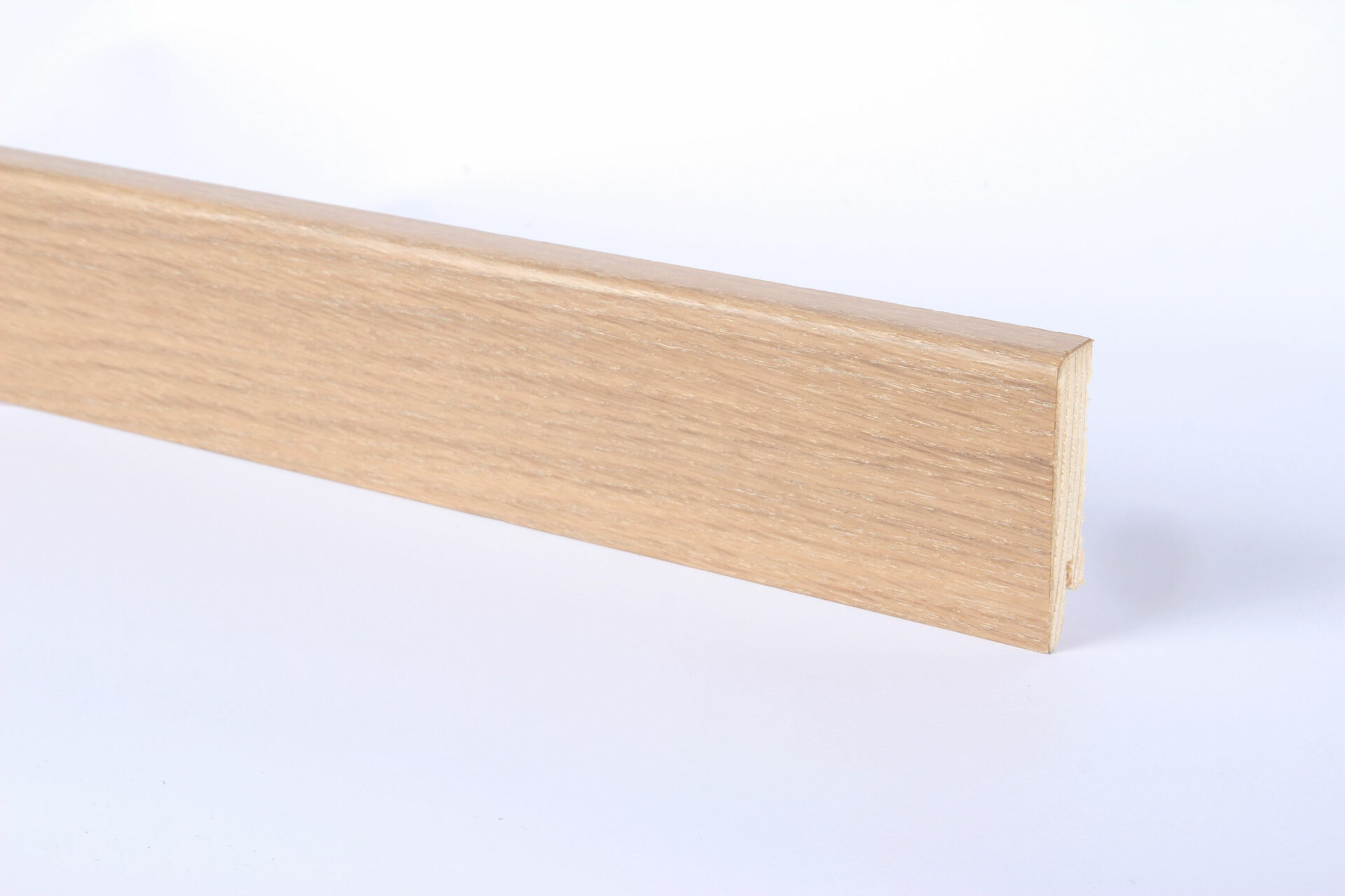 Puitliist valgel taustal Eesti interjöör