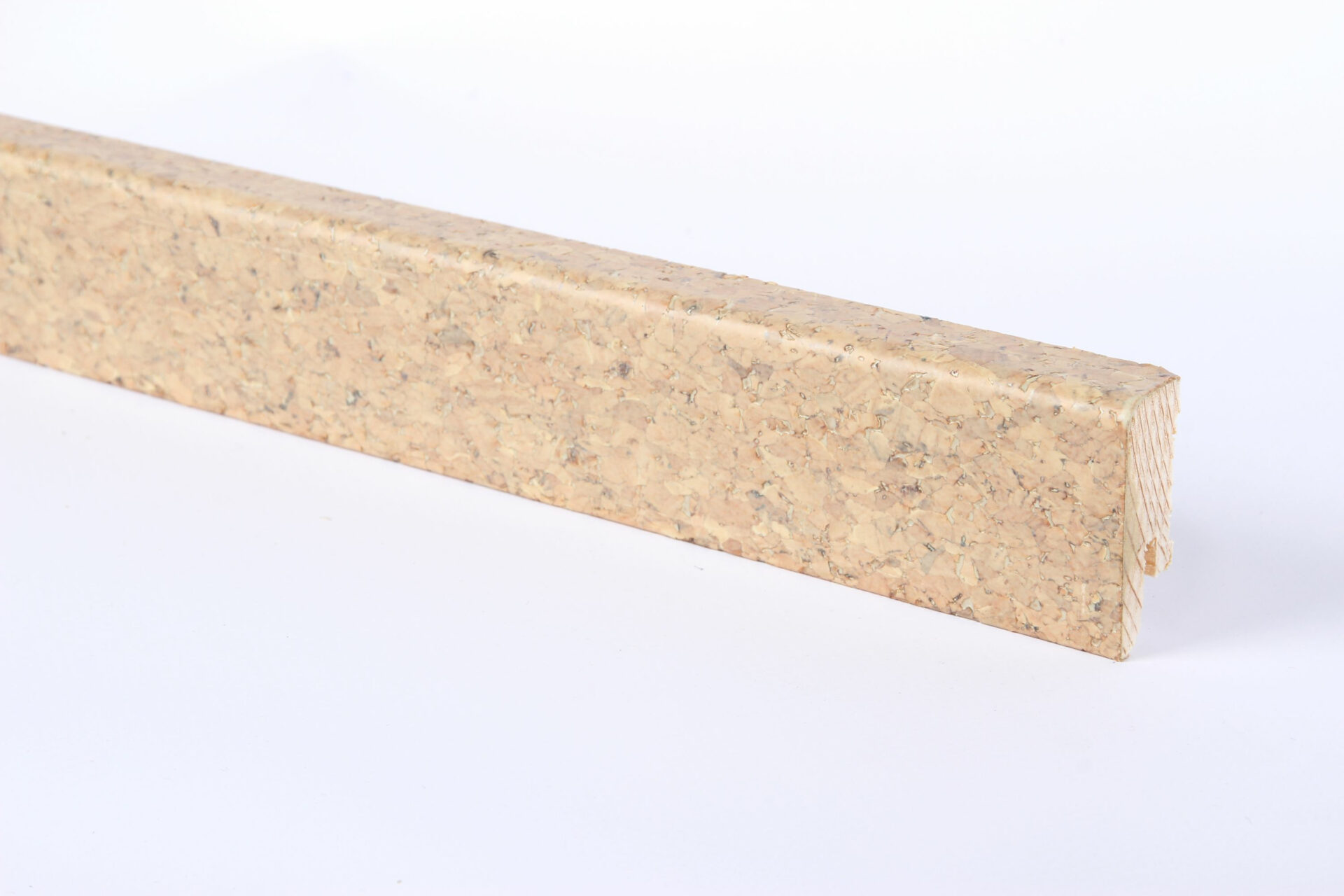 Puidust liist nurga all lähivaade detailist