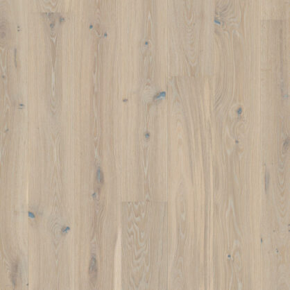 Helgetooniline puidust põrandaplaat sisekujunduses.