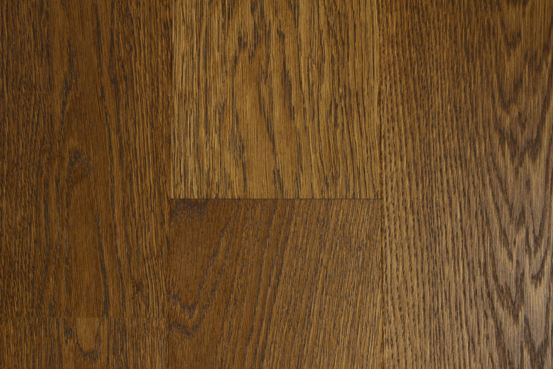 Puitpõrandapaneelid traditsioonilises tammepuidu värvitoonis