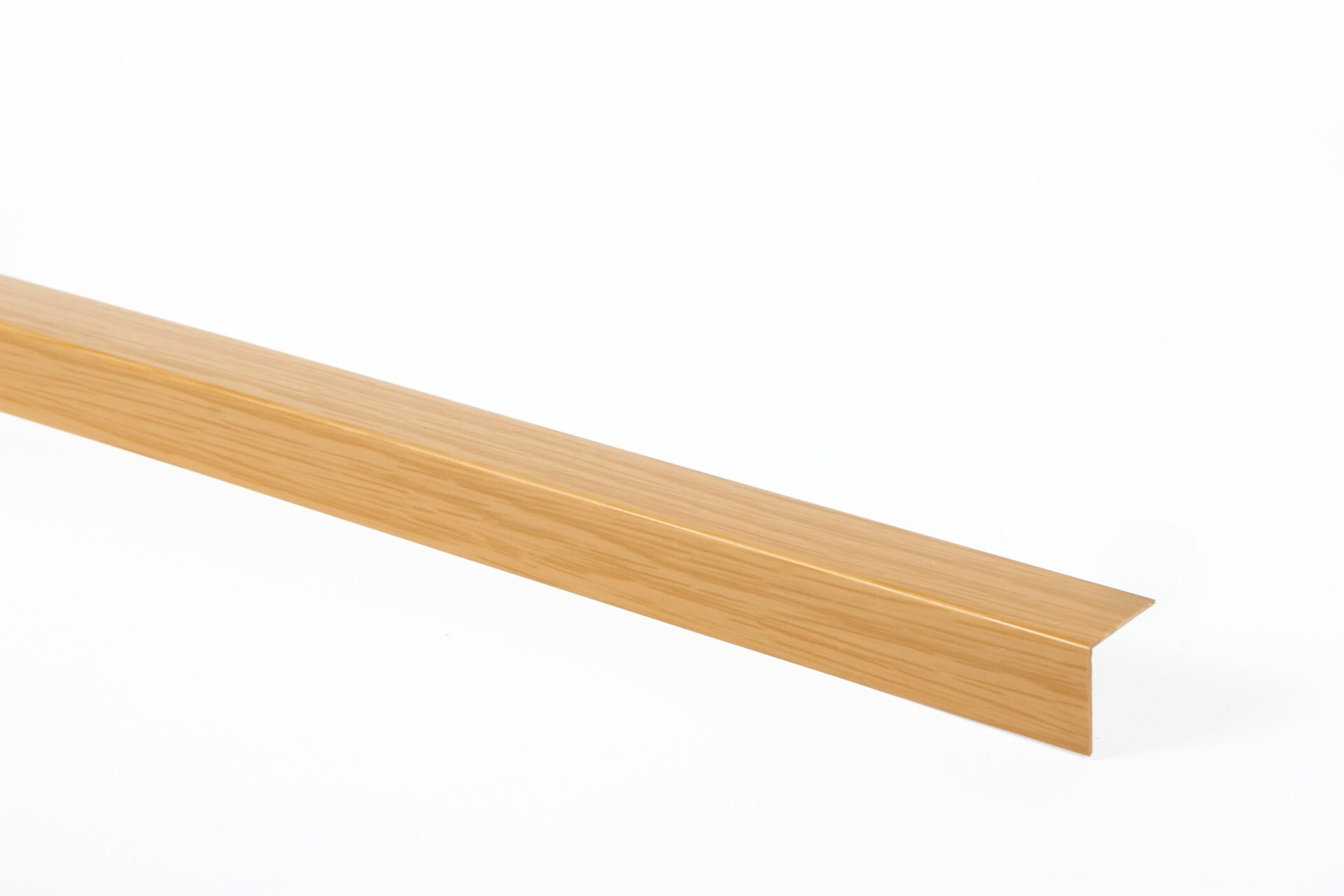 Puidust uksepiire esteetiline interjööriks Eestis