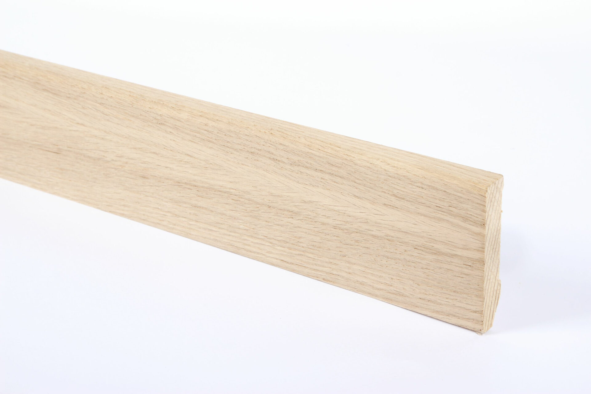 Puidust põrandaliist hele tamm minimalistlik disain