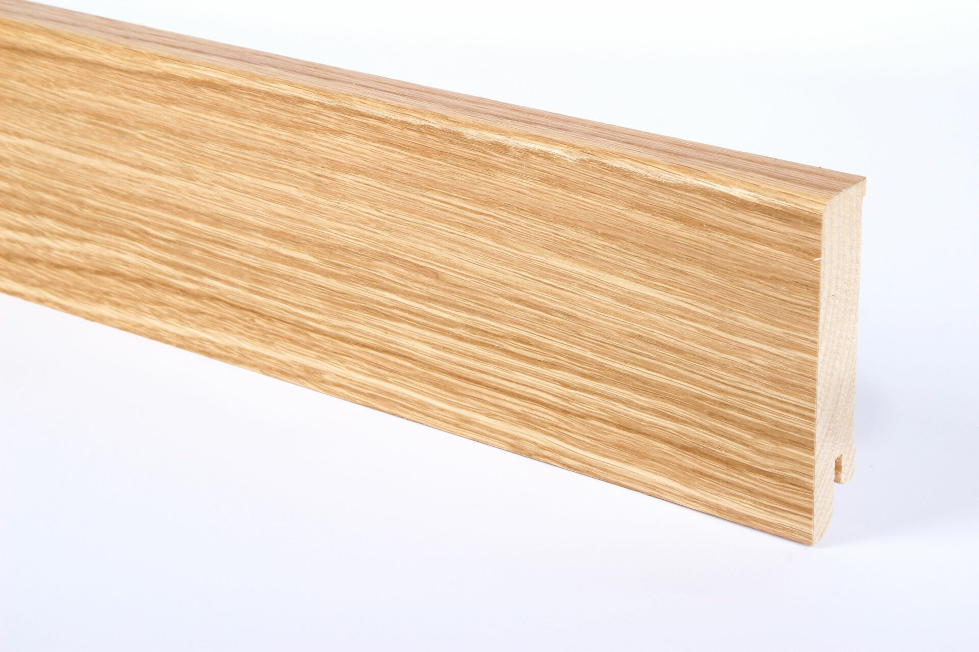 Puidust sokkel hele puidutoon kaasaegne disain