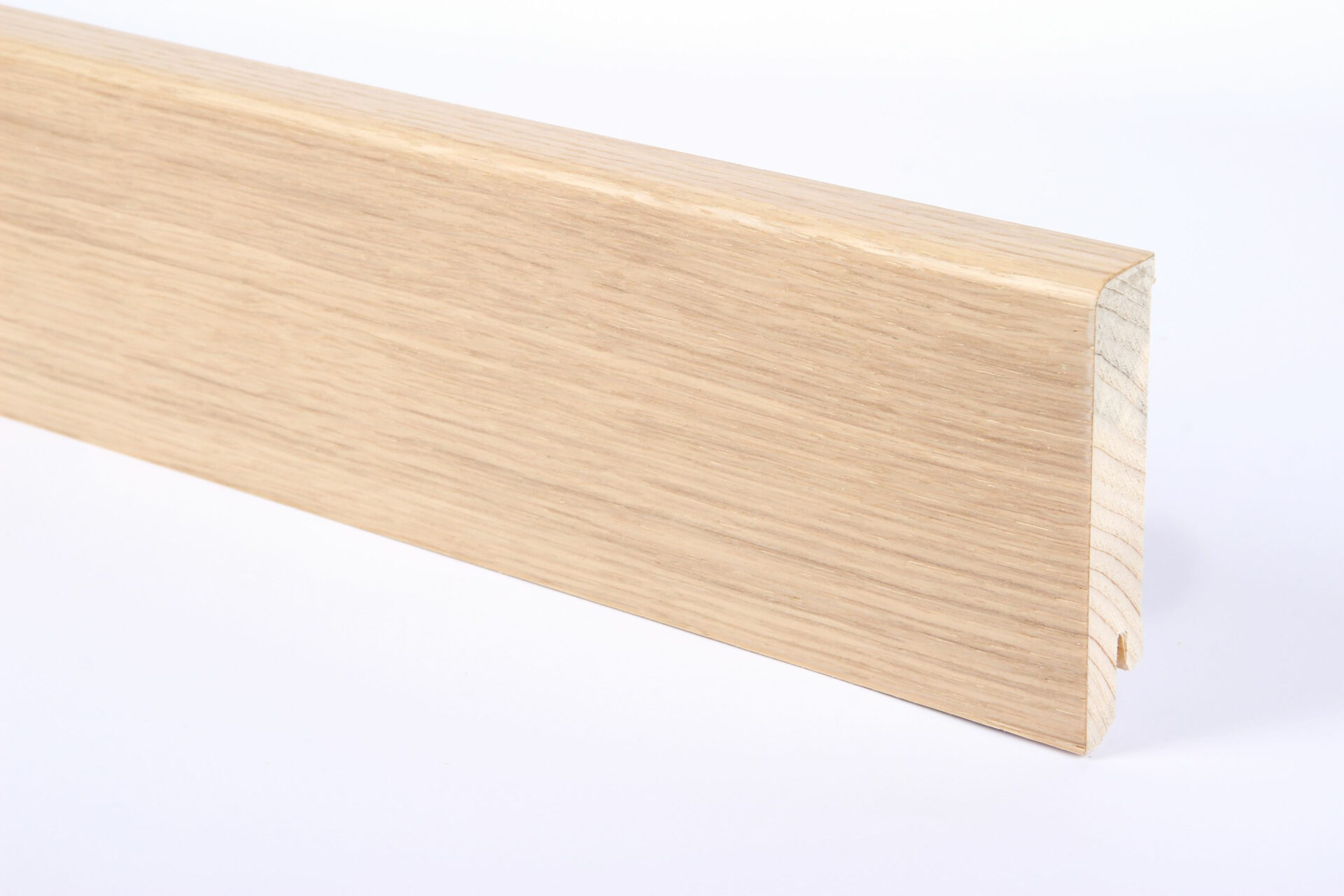 Puidust sokkelpannoo hele puiduvärv viimistlusena