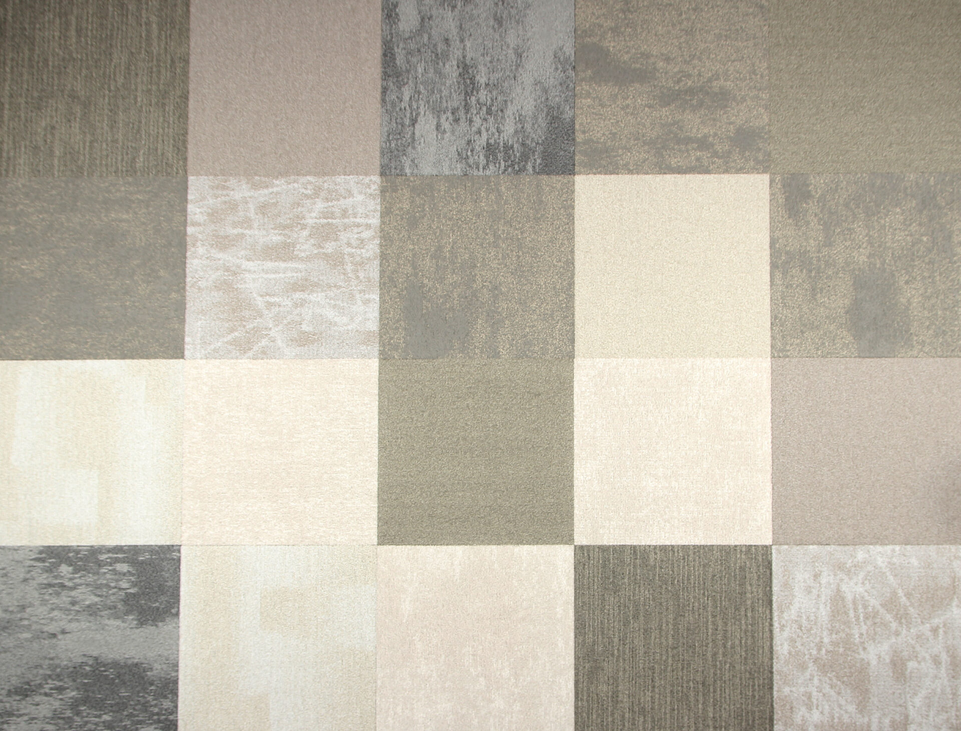 Pruunide ja hallide ruutude mustriplaat.