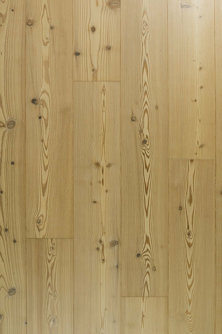 Puidust põrand naturaalse viimistlusega mustriga.