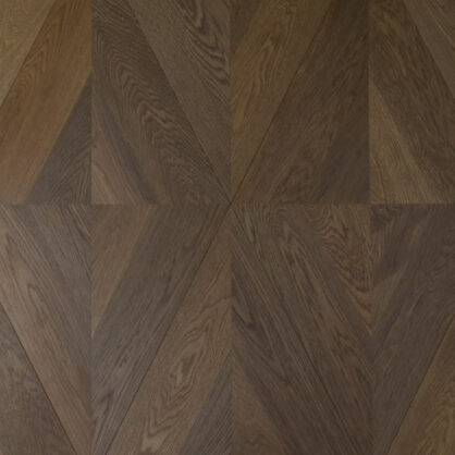 Tume puidust kalasaba parkettpõrand muster erakordne.