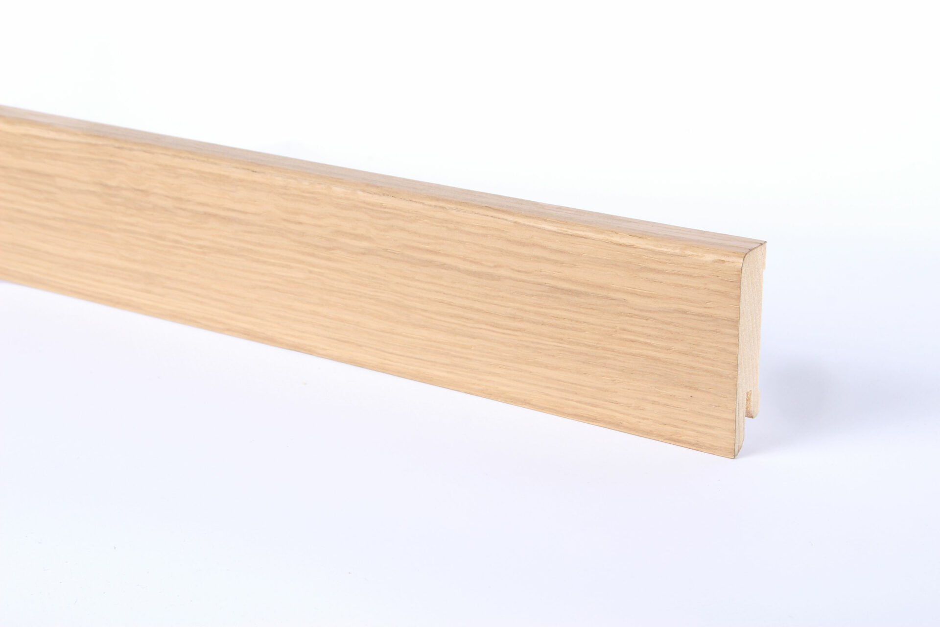 Puitliist dekoratiivne detail kaasaegseks interjööriks